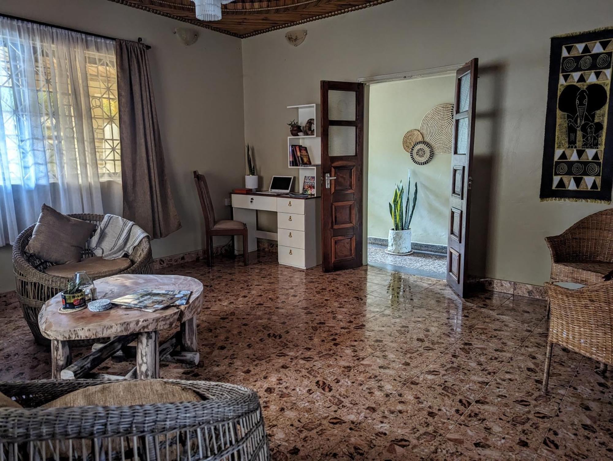 The Lion King Homestay Моши Экстерьер фото